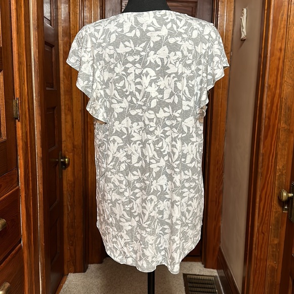 Liz Claiborne Set of 2 Tops - Picture 2 of 4